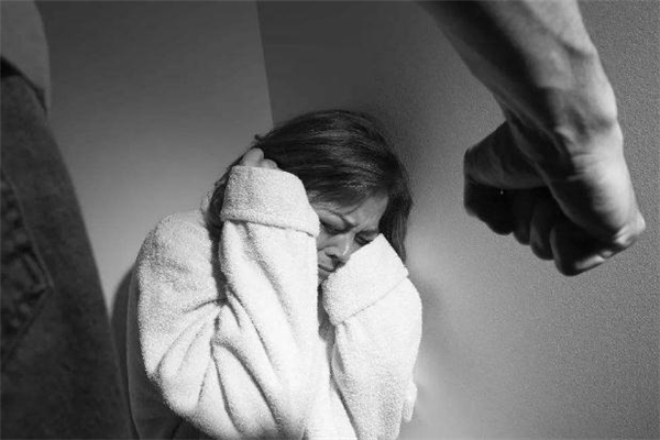 家暴該不該被原諒 被家暴該不該離婚 家暴該不該被原諒 被家暴該不該離婚