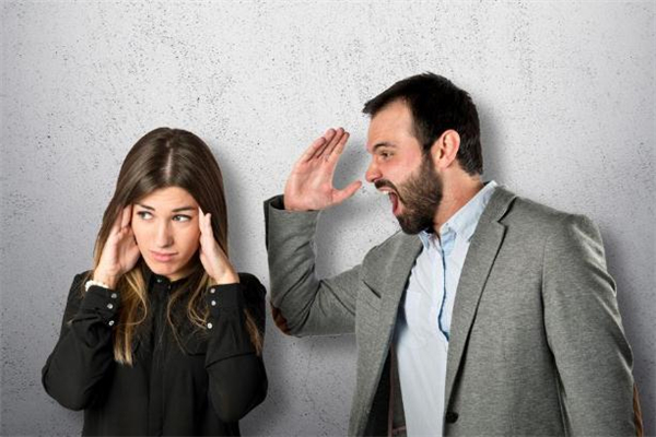 家暴施暴者都有哪些共同點 女性遇到家暴該怎么辦 家暴施暴者都有哪些共同點 女性遇到家暴該怎么辦