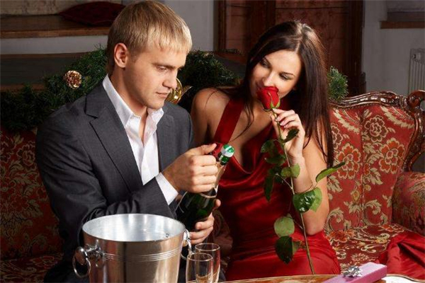 撩和喜歡最大的區(qū)別 男生真的喜歡和撩的區(qū)別是什么 撩和喜歡最大的區(qū)別 男生真的喜歡和撩的區(qū)別是什么