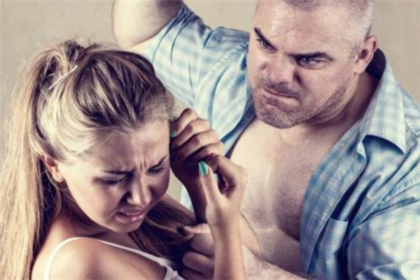 如何看清伴侶有無暴力傾向 怎么看男人有沒有暴力傾向 如何看清伴侶有無暴力傾向 怎么看男人有沒有暴力傾向