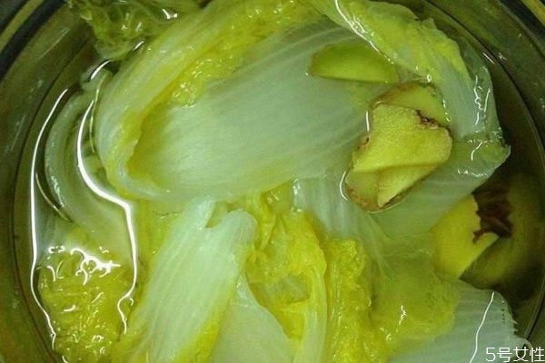 水煮白菜有什么營(yíng)養(yǎng)價(jià)值呢 吃水煮白菜有什么好處呢