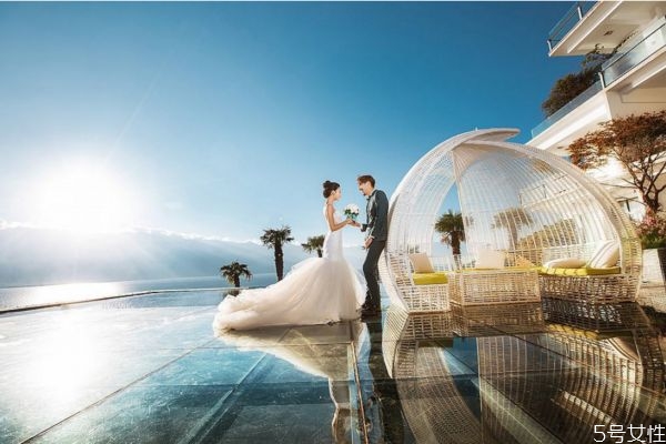 女人該選愛情還是物質(zhì) 愛情和面包哪個(gè)更重要 女人該選愛情還是物質(zhì) 愛情和面包哪個(gè)更重要