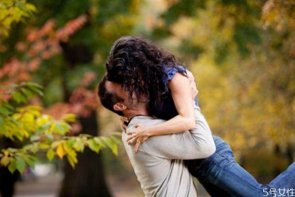 什么時候親女朋友合適 多久可以親女朋友 什么時候親女朋友合適 多久可以親女朋友