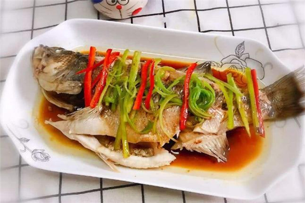 蒸鱸魚要腌多長時間 鱸魚蒸出來很腥怎么辦 蒸鱸魚要腌多長時間 鱸魚蒸出來很腥怎么辦