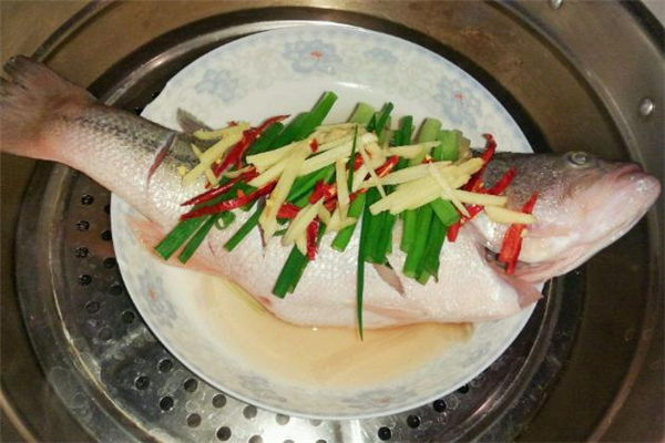 鱸魚死了多久不能吃了 鱸魚死了能過夜嗎 鱸魚死了多久不能吃了 鱸魚死了能過夜嗎