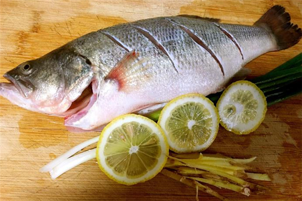 鱸魚(yú)和什么一起吃好 鱸魚(yú)和什么搭配最有營(yíng)養(yǎng) 鱸魚(yú)和什么一起吃好 鱸魚(yú)和什么搭配最有營(yíng)養(yǎng)
