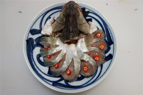 鱸魚(yú)和什么一起吃好 鱸魚(yú)和什么搭配最有營(yíng)養(yǎng) 鱸魚(yú)和什么一起吃好 鱸魚(yú)和什么搭配最有營(yíng)養(yǎng)