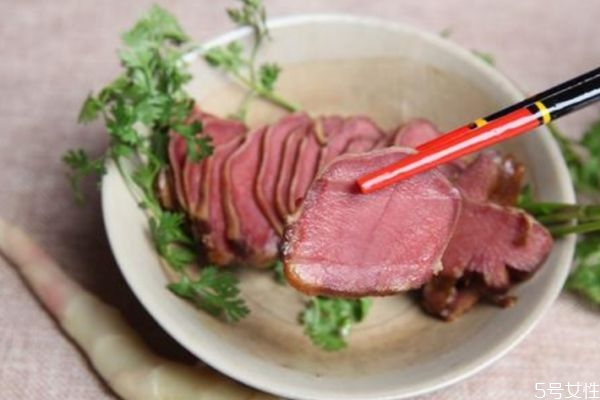 豬舌頭有什么營養(yǎng)價(jià)值呢 吃豬舌頭有什么好處呢 豬舌頭有什么營養(yǎng)價(jià)值呢 吃豬舌頭有什么好處呢