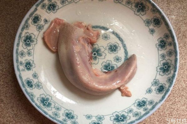 豬舌頭有什么營養(yǎng)價(jià)值呢 吃豬舌頭有什么好處呢 豬舌頭有什么營養(yǎng)價(jià)值呢 吃豬舌頭有什么好處呢