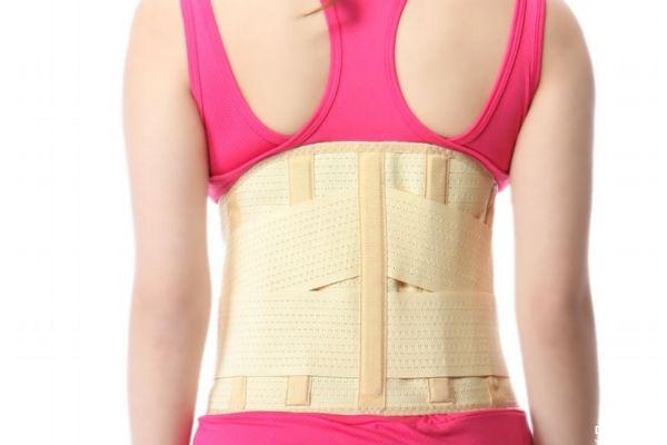 腰間盤突出應該怎么治療呢 腰間盤突出需要注意什么呢 腰間盤突出應該怎么治療呢 腰間盤突出需要注意什么呢