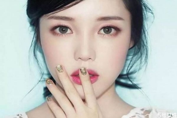 學(xué)化妝需要哪些東西 彩妝需要的用品 學(xué)化妝需要哪些東西 彩妝需要的用品