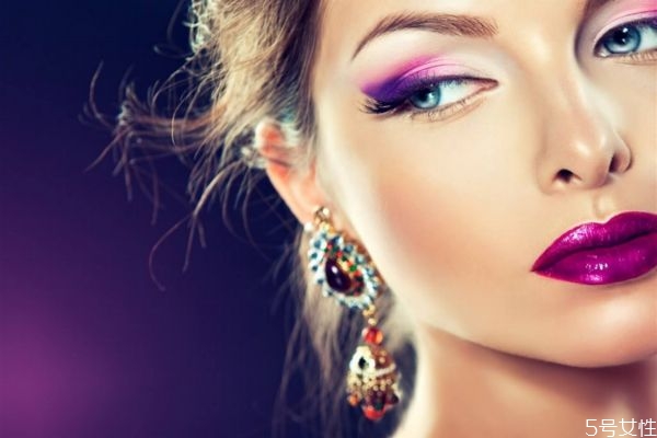 彩妝是什么 彩妝和化妝的區(qū)別 彩妝是什么 彩妝和化妝的區(qū)別