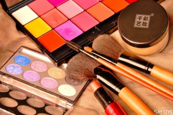 坐飛機(jī)化妝品不能超過多少毫升 坐飛機(jī)可以帶多少化妝品 坐飛機(jī)化妝品不能超過多少毫升 坐飛機(jī)可以帶多少化妝品