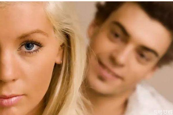 發(fā)現(xiàn)男友出軌應(yīng)該怎么辦呢 出軌后責(zé)任究竟在誰呢 發(fā)現(xiàn)男友出軌應(yīng)該怎么辦呢 出軌后責(zé)任究竟在誰呢