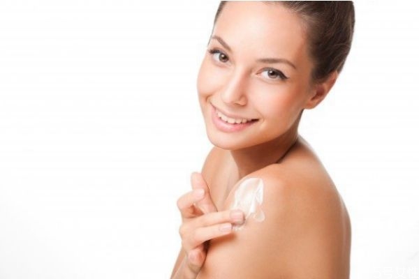 夏天用身體乳的好處 冬天用身體乳的好處 夏天用身體乳的好處 冬天用身體乳的好處