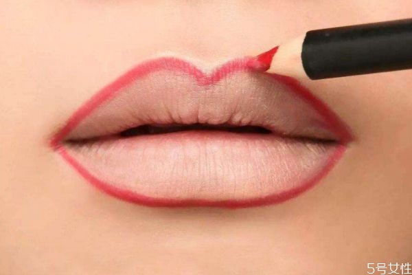 孕婦經(jīng)常涂口紅的危害 孕婦涂口紅的注意事項