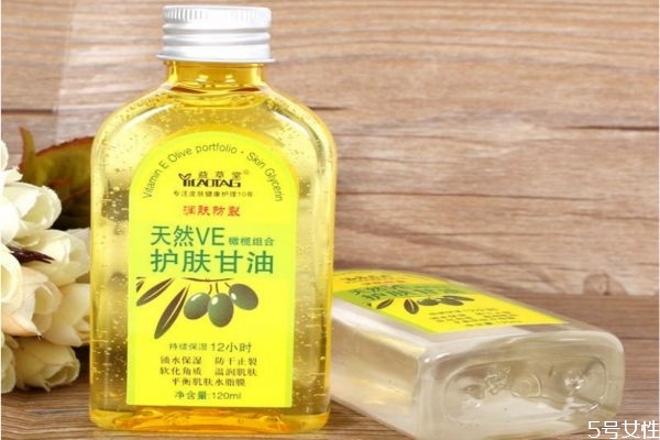 冬天用甘油好還是凡士林好 甘油和凡士林的區(qū)別 冬天用甘油好還是凡士林好 甘油和凡士林的區(qū)別