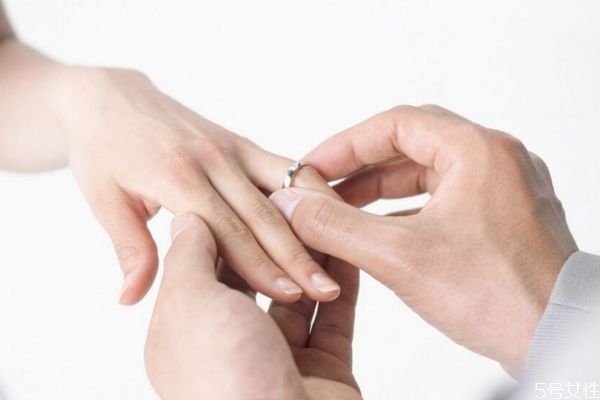 如何經(jīng)營婚姻呢 正確經(jīng)營婚姻的方法有什么呢 如何經(jīng)營婚姻呢 正確經(jīng)營婚姻的方法有什么呢