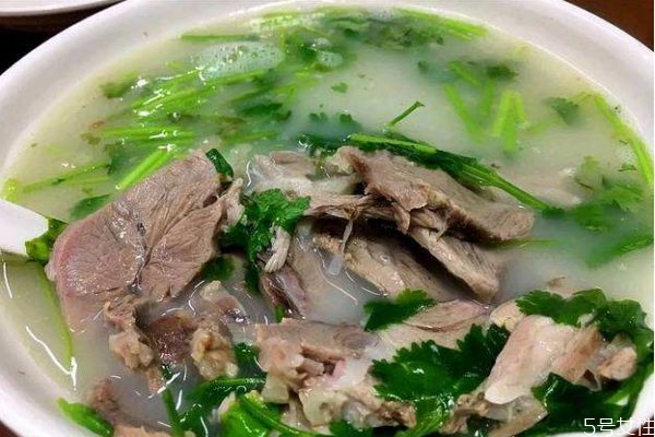 羊肉湯有什么營養(yǎng)價值呢 喝羊肉湯有什么好處呢 羊肉湯有什么營養(yǎng)價值呢 喝羊肉湯有什么好處呢