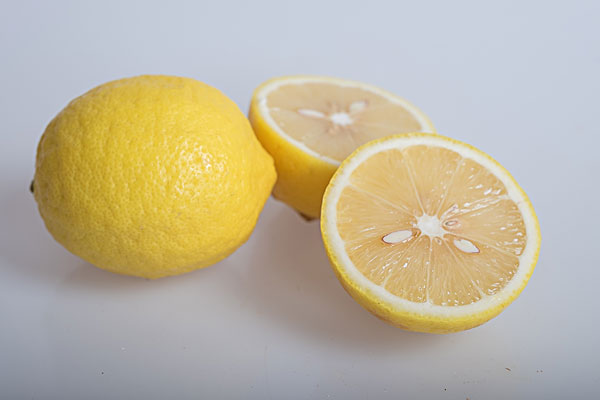 檸檬不放冰箱能保存多久 什么樣的檸檬最好吃 檸檬不放冰箱能保存多久 什么樣的檸檬最好吃