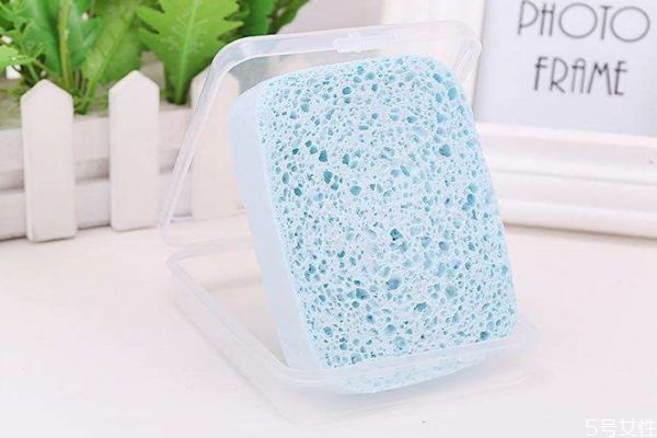 洗臉撲用完后怎么放的 洗臉后的護(hù)膚步驟 洗臉撲用完后怎么放的 洗臉后的護(hù)膚步驟