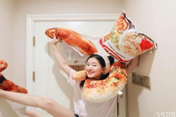 兩個(gè)內(nèi)向的人怎么相親 內(nèi)向的人相親技巧 兩個(gè)內(nèi)向的人怎么相親 內(nèi)向的人相親技巧