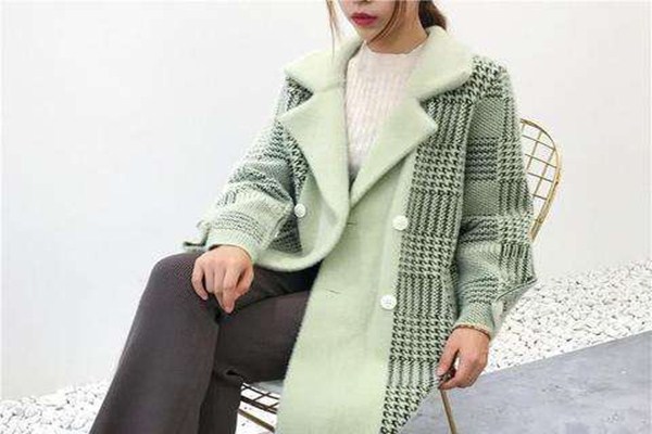 金貂絨大衣與呢子大衣的區(qū)別 金貂絨的主要成份是什么 金貂絨大衣與呢子大衣的區(qū)別 金貂絨的主要成份是什么