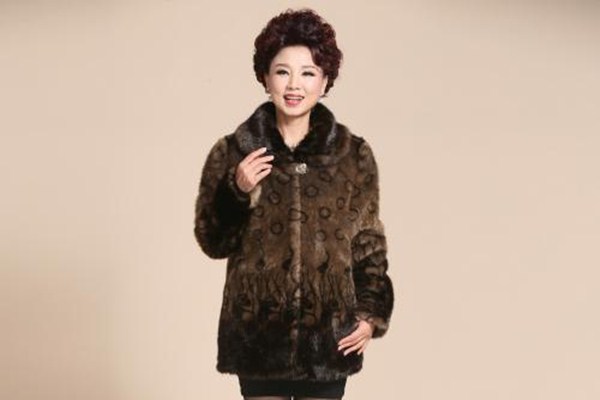 金貂絨大衣與呢子大衣的區(qū)別 金貂絨的主要成份是什么 金貂絨大衣與呢子大衣的區(qū)別 金貂絨的主要成份是什么