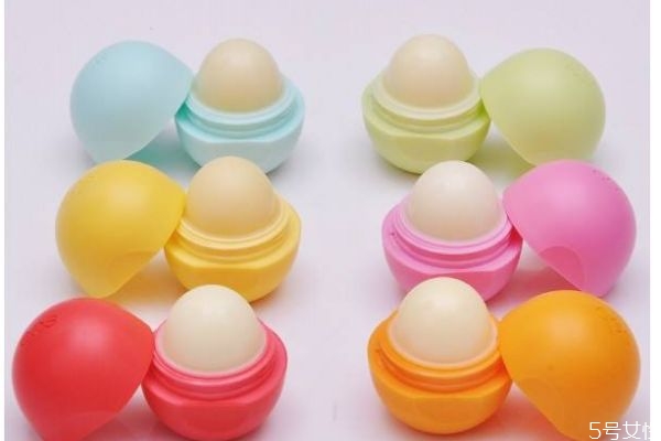 有顏色唇膏會傷害嘴唇嗎 可以經(jīng)常涂有顏色的唇膏嗎 有顏色唇膏會傷害嘴唇嗎 可以經(jīng)常涂有顏色的唇膏嗎