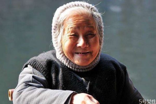 平復皺紋的方法有什么呢 如何平復皺紋呢 平復皺紋的方法有什么呢 如何平復皺紋呢