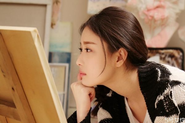 女生剛分手會(huì)談戀愛嗎 女生分手后多久可以追 女生剛分手會(huì)談戀愛嗎 女生分手后多久可以追