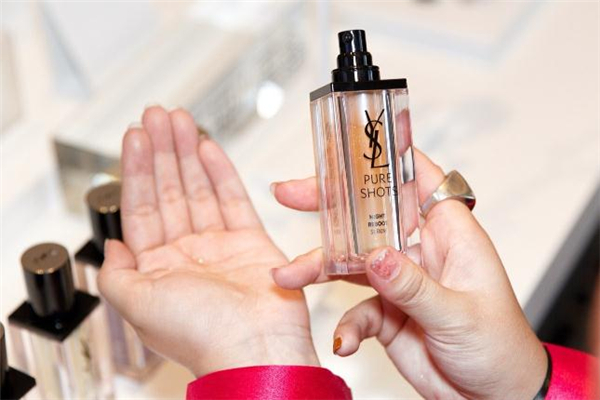 圣羅蘭夜皇后精華白天能用嗎 ysl夜皇后精華適合什么膚質 圣羅蘭夜皇后精華白天能用嗎 ysl夜皇后精華適合什么膚質