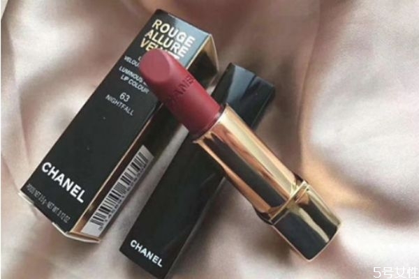 口紅選什么牌子比較好 哪個(gè)牌子口紅最滋潤(rùn)
