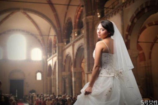 被求婚女生該說(shuō)什么 被求婚應(yīng)該怎么回復(fù) 被求婚女生該說(shuō)什么 被求婚應(yīng)該怎么回復(fù)