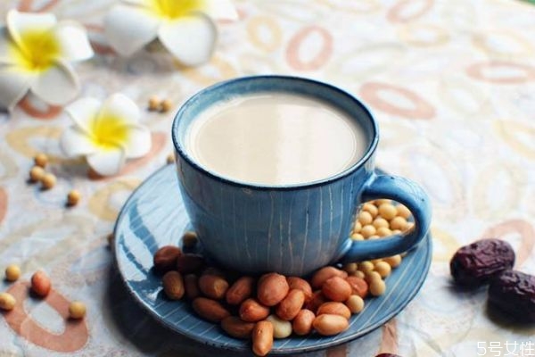 豆?jié){的主要成分是什么呢 喝豆?jié){有什么好處呢 豆?jié){的主要成分是什么呢 喝豆?jié){有什么好處呢