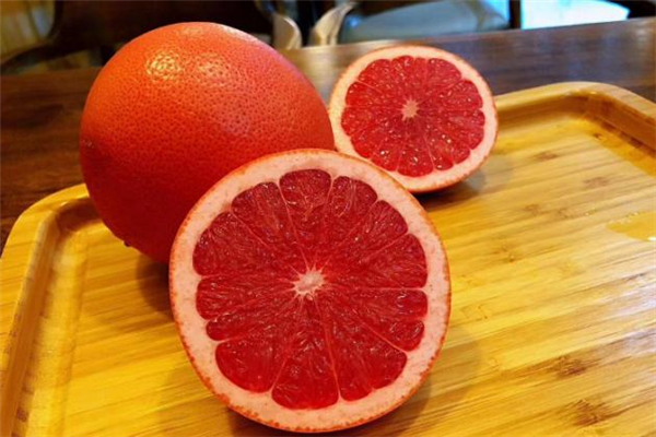 葡萄柚上火還是下火 上火可以吃葡萄柚嗎 葡萄柚上火還是下火 上火可以吃葡萄柚嗎