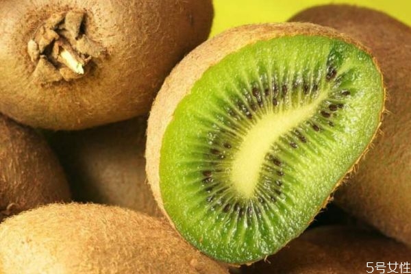 什么人不能吃獼猴桃呢 吃獼猴桃有什么注意的呢 什么人不能吃獼猴桃呢 吃獼猴桃有什么注意的呢