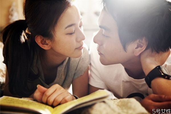 女生說你要對(duì)我負(fù)責(zé)什么意思 女生說要你對(duì)她負(fù)責(zé)的意思