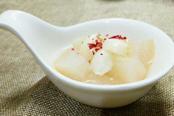 冰糖一天吃多少適合 冰糖含有哪些成分 冰糖一天吃多少適合 冰糖含有哪些成分