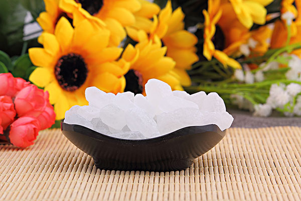 冰糖一天吃多少適合 冰糖含有哪些成分 冰糖一天吃多少適合 冰糖含有哪些成分