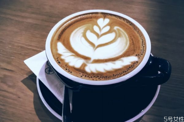 熱咖啡和冰咖啡優(yōu)勢區(qū)別呢 冰咖啡可以放多久呢 熱咖啡和冰咖啡優(yōu)勢區(qū)別呢 冰咖啡可以放多久呢