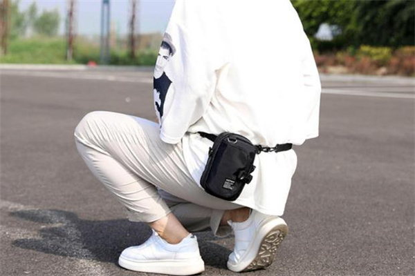 男士手機(jī)包有什么款式 男生背什么樣的手機(jī)包好看 男士手機(jī)包有什么款式 男生背什么樣的手機(jī)包好看