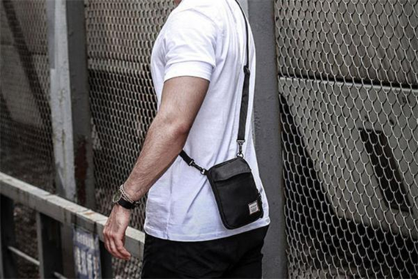 男士手機(jī)包有什么款式 男生背什么樣的手機(jī)包好看 男士手機(jī)包有什么款式 男生背什么樣的手機(jī)包好看