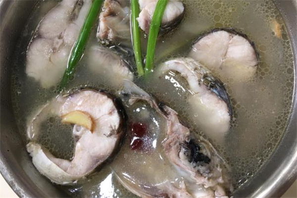 吃黑魚(yú)會(huì)過(guò)敏嗎 吃黑魚(yú)過(guò)敏有什么反應(yīng) 吃黑魚(yú)會(huì)過(guò)敏嗎 吃黑魚(yú)過(guò)敏有什么反應(yīng)