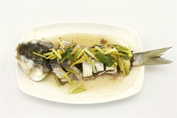 清蒸黑魚(yú)的做法 清蒸黑魚(yú)怎么做不腥 清蒸黑魚(yú)的做法 清蒸黑魚(yú)怎么做不腥