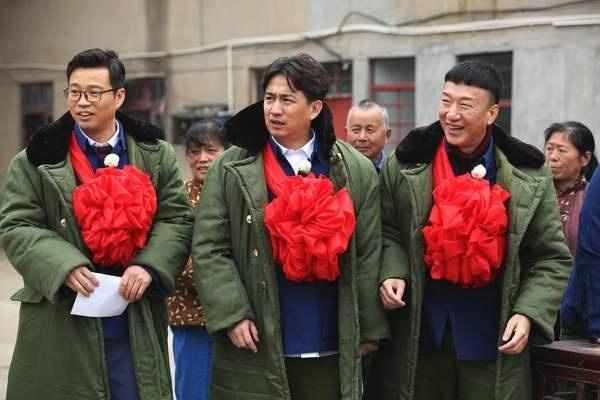 軍大衣和羽絨服哪個(gè)更保暖 軍大衣為什么這么保暖 軍大衣和羽絨服哪個(gè)更保暖 軍大衣為什么這么保暖