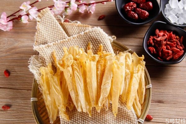 什么是魚(yú)膠呢 魚(yú)膠有什么營(yíng)養(yǎng)價(jià)值呢 什么是魚(yú)膠呢 魚(yú)膠有什么營(yíng)養(yǎng)價(jià)值呢