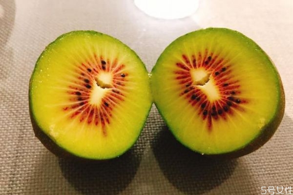 紅心獼猴桃有什么營養(yǎng)價值呢 紅心獼猴桃好吃嗎 紅心獼猴桃有什么營養(yǎng)價值呢 紅心獼猴桃好吃嗎