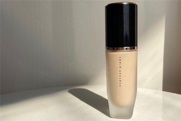 完美日記深水彈粉底液怎么樣 完美日記深水彈粉底好用嗎 完美日記深水彈粉底液怎么樣 完美日記深水彈粉底好用嗎