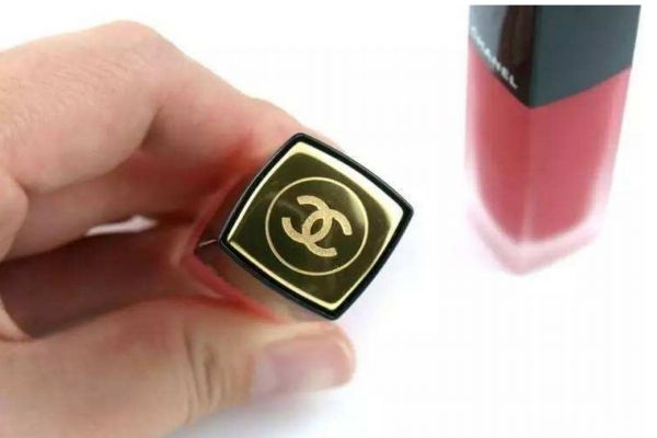 唇釉要怎么使用呢 唇釉使用的方法有什么呢 唇釉要怎么使用呢 唇釉使用的方法有什么呢